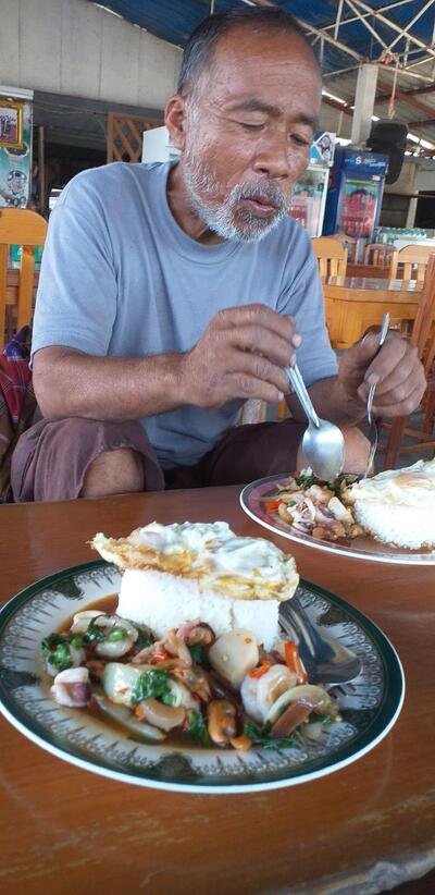 ร้านอาหารพลอยทะเล