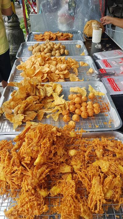 ร้านลูกชิ้นทอด