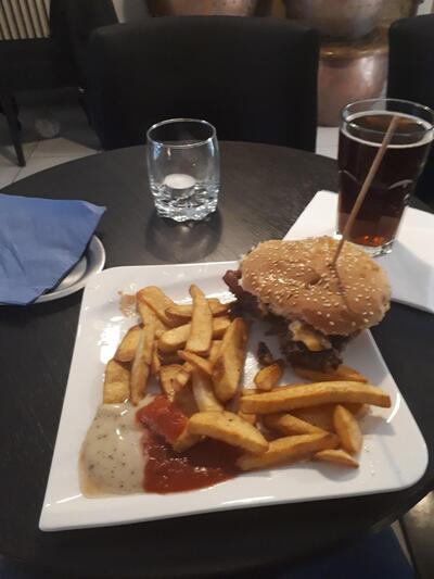 Mehdis Burgersaloon Montags kein Lieferservice Dienstag - Sonntag 17 - 22 Uhr