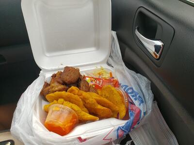 Macillon Grio Fish & Chicken