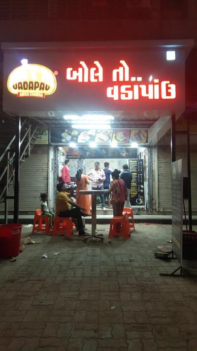 Bole to vadapav Sanand