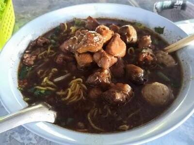 ร้านก๋วยเตี๋ยวเนื้อ-ตุ๋น หมู-ตุ๋น