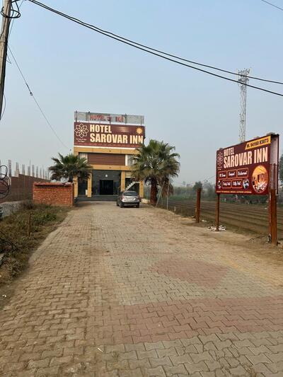 HOTEL SAROVAR INN