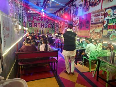 KANHA PALACE RESTAURANT AND GUEST HOUSE (कान्हा पैलेस रेस्टोरेंट एंड गैस्ट हाऊस)