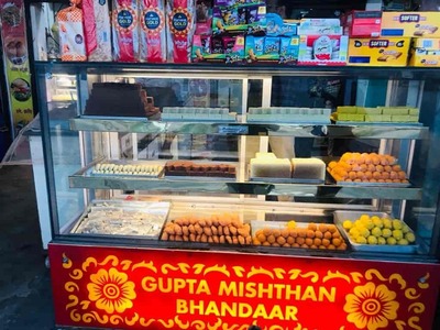 गिर्राज ठेकेदार हलवाई