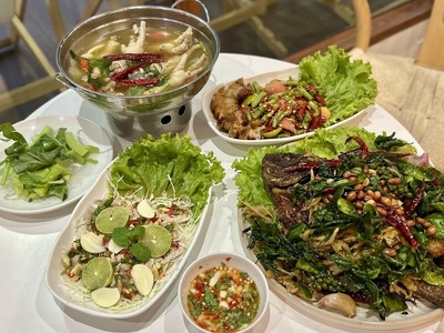 Bangpan Wedding Cafe' แบ่งปันคาเฟ่ ชุดแต่งงาน ภูเวียง