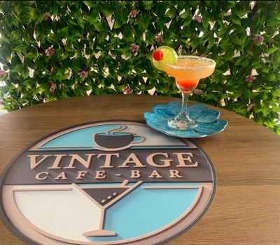 Vintage Cafe-Bar