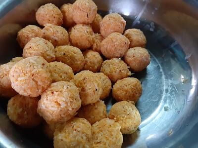 หมี่กะทิ แหนมข้าวยำ แม่บัวหลอง