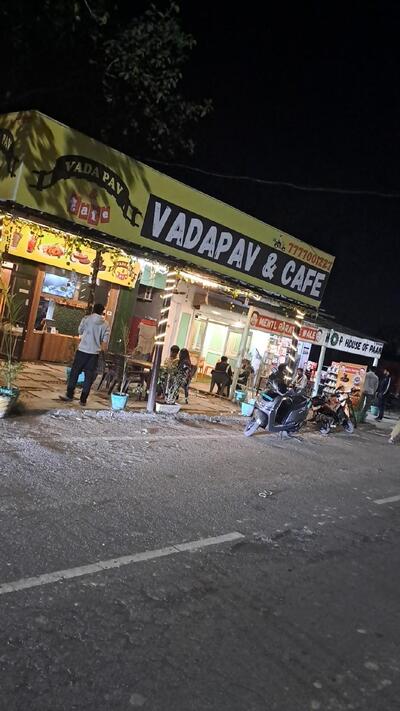 Unwave vadapav N Cafe