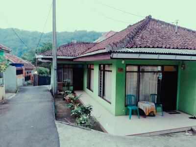 Lotek Emak Juju