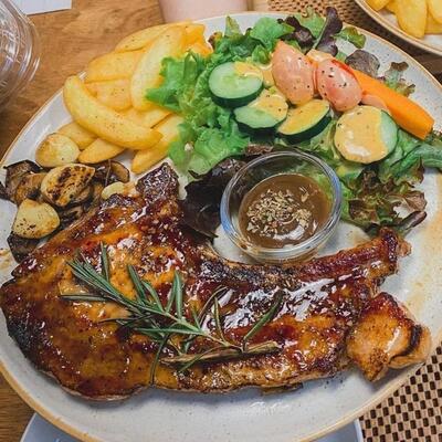 Dee Tor Jai Salad Garden & Cuisine