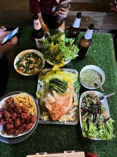 ร้านเหล้าบังแดง