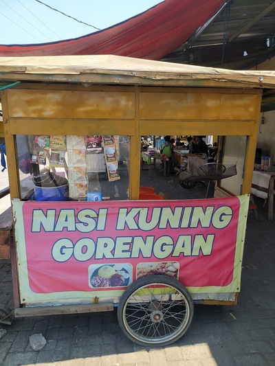 Nasi kuning gorengan kopi seduh a agus