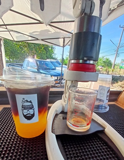 น้า หนุ่ม กาแฟสดรถตู้