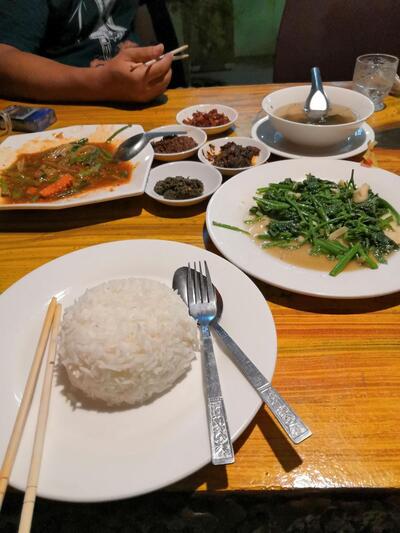 Shwe Mamm Lunch