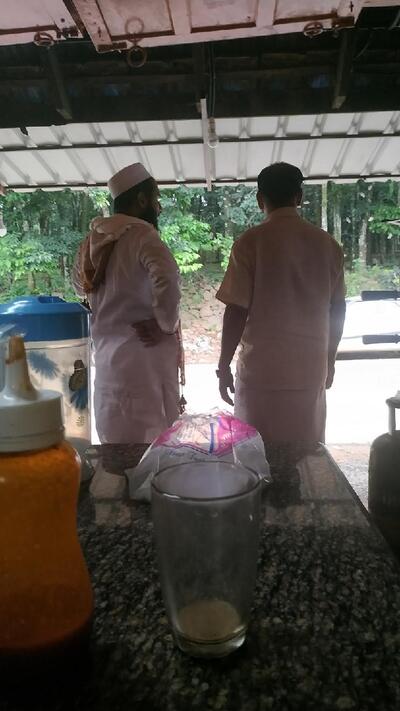 Abu Zakriya Bar b Que