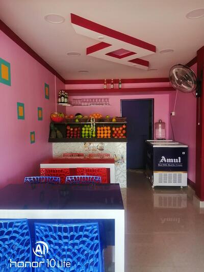 Fresh juice and pizza point(cafe)