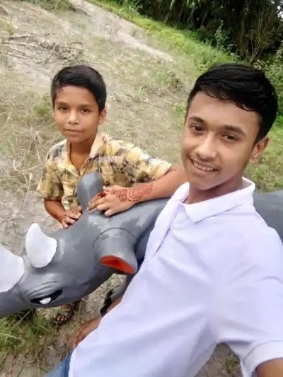 মানিক হাওলাদারের দোকান