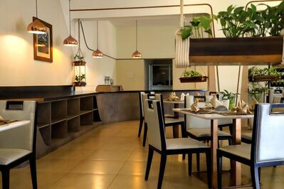 East Cafe, jüSTa Rangers