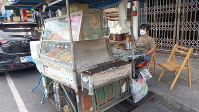 ร้านลูกชิ้นปิ้งน้ำจิ้มยกล้อ