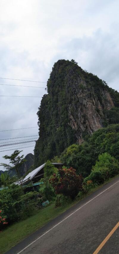 หมู่บ้านชายเขา