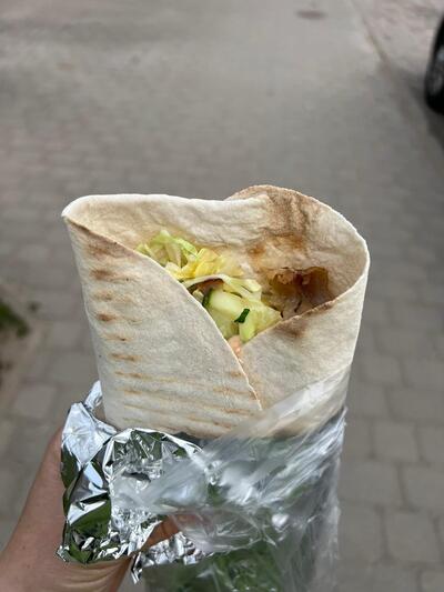 Parduotuvė ir greito maisto užkandinė