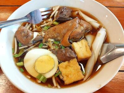 ร้านข้าวแกง ขนมจีน ปตท.เพชรชมภู