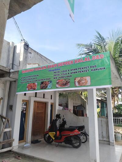 Pecel lele dan ayam penyet karunia