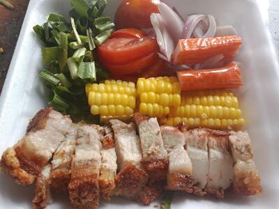 นายแจ๊คยำหมูกรอบ