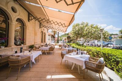 7 Seas Restaurant & Bar by Matija Bogdan