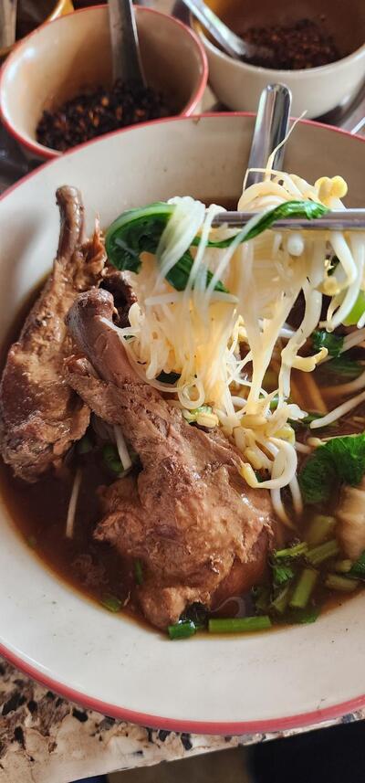 ครัวเจ๊วรรณ ก๋วยเตี๋ยวเป็ดตุ๋นและอาหารตามสั่ง