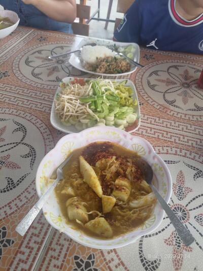 พนมรุ้ง ขนมจีนน้ำยาโอ่ง