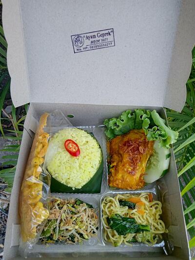Ayam Geprek Mbok Yati / Pawon Mbok Yati