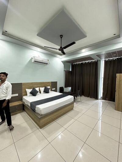 JANKI PALACE HOTEL & RESTAURANT