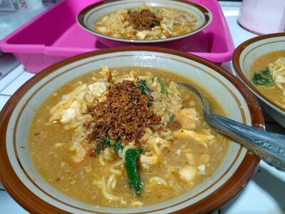 Mie Nyemek Mbah Buyut
