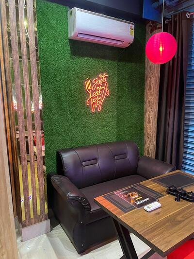 Signature Cafe & Restaurant