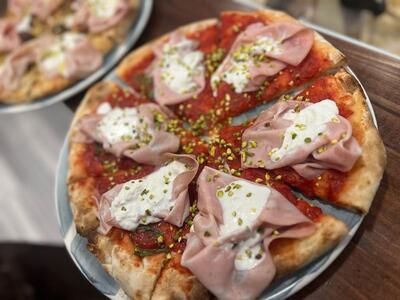 FM pizzeria food & wine FM