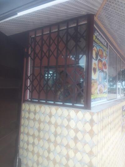 Joanek Restaurant, G. Akropong