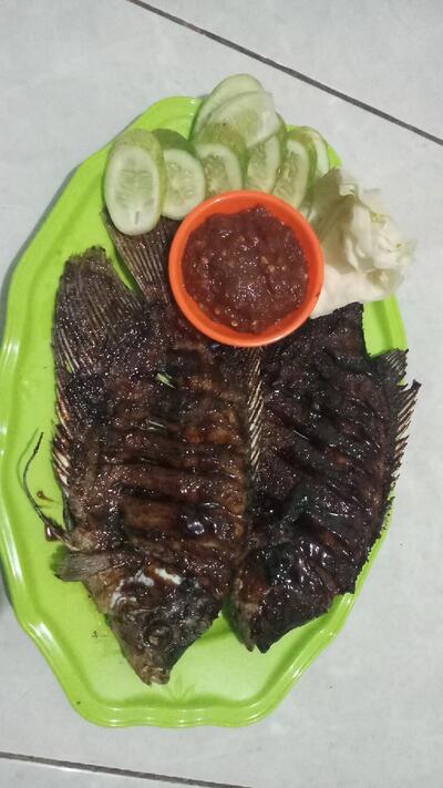 Warung ikan bakar "BU SALMAN"