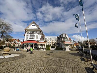 Champagne & Oyster Bar (Bar René)