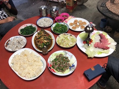 海嘯吃小吃