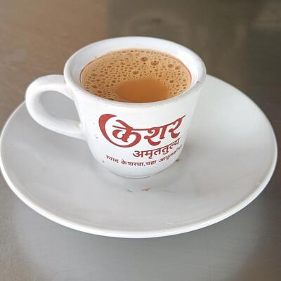 केशर गुळाचा चहा