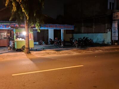 Angkringan seduh malam