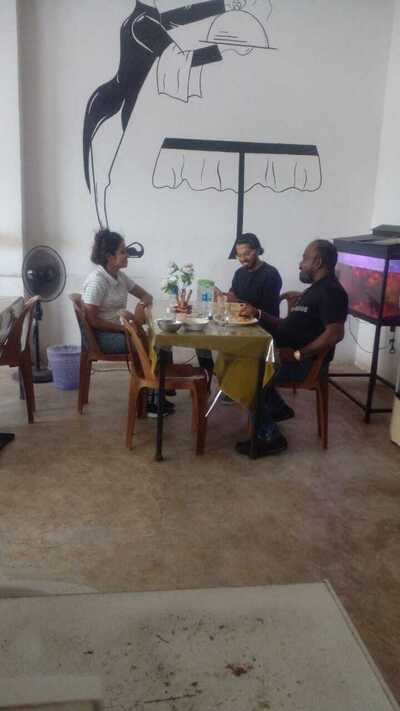කොළඹ බත් කඩේ.