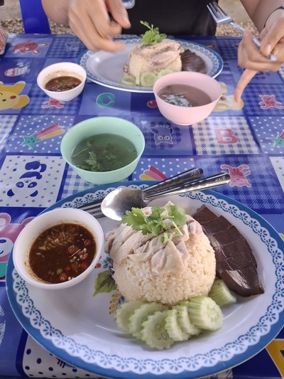 ลุงชายข้าวมันไก่ ก๋วยเตี๋ยสไก่มะระ