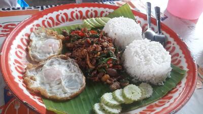 ร้านเจี๊ยบโภชนา กระเพราถาด