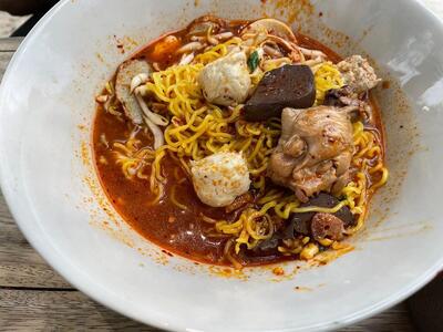 ร้านก๋วยเตี๋ยวต้นมะขาม