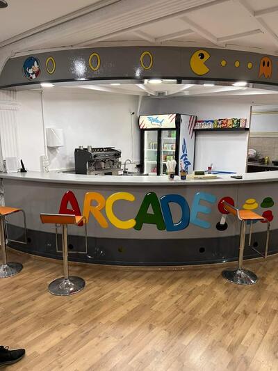 90'S Arcade Gaming Bar