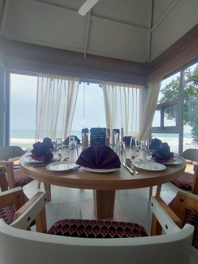 FULL Moon Restaurant