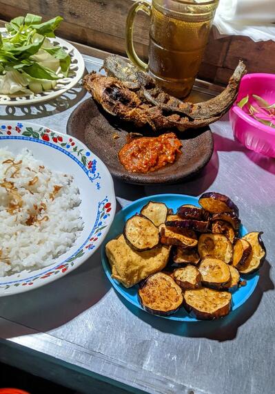 Seafood pecel lele Cak Rudi